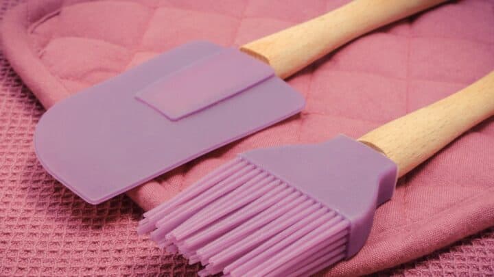 Silicon spatula and brush.